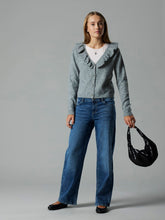 Ladda upp bild till gallerivisning, LMTD Stickad V-Ringad Kofta med Volang