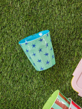 Ladda upp bild till gallerivisning, Rice Mugg i Melamin Green Stars Print
