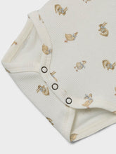 Ladda upp bild till gallerivisning, Lil'Atelier Baby Ribbad Body i Ekologisk Bomull Vit