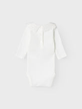 Ladda upp bild till gallerivisning, Name it Baby Spetsprydd Body i Ekologisk Bomull