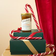 Ladda upp bild till gallerivisning, Pärlans Konfektyr Kolasås SAFFRAN i Glasburk