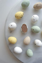 Ladda upp bild till gallerivisning, Konfektyrfabriken i Hälsningborg Spräckliga Nougatägg 150g