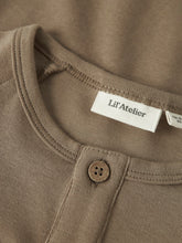 Ladda upp bild till gallerivisning, Lil&#39;Atelier Mini Långärmad T-shirt i Ekologisk Bomull Brun
