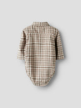 Ladda upp bild till gallerivisning, Lil&#39;Atelier Baby Rutig Skjortbody i Ekologisk Bomull
