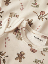Ladda upp bild till gallerivisning, Lil&#39;Atelier Baby Body i Ekologisk Bomull &quot;Julstämning&quot;
