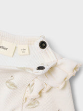 Ladda upp bild till gallerivisning, Lil&#39;Atelier Baby Ribbad Body i Ekologisk Bomull &quot;Svan&quot;
