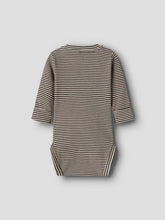 Ladda upp bild till gallerivisning, Name it Baby Randig Body i Ekologisk Bomull Brun

