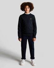 Ladda upp bild till gallerivisning, Lyle &amp; Scott Junior Cotton Crew Neck Jumper Marinblå
