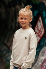 Ladda upp bild till gallerivisning, Lyle &amp; Scott Junior Crew Neck Sweatshirt Cove
