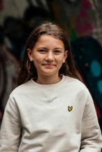 Ladda upp bild till gallerivisning, Lyle &amp; Scott Junior Crew Neck Sweatshirt Cove
